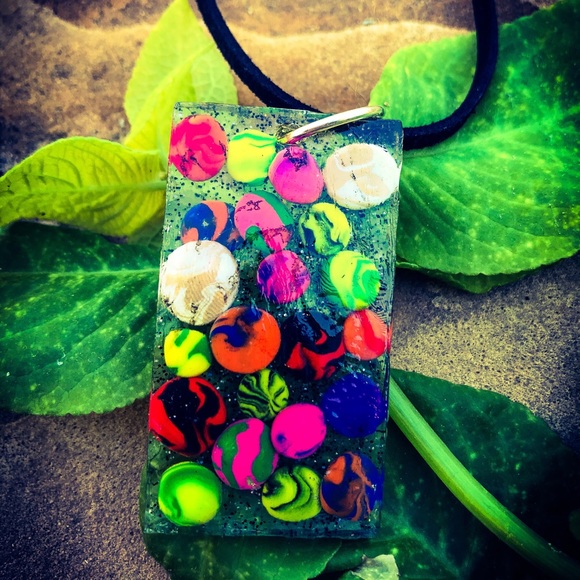 Vintage Bitch Jewelry - 🔴Holographic Rainbow Swirl Pendent Necklace
